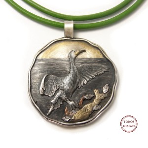 Kormoran czarny - srebrny wisior 