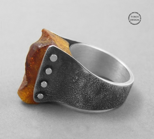 350 - srebrny pirścionek z bursztynem.png