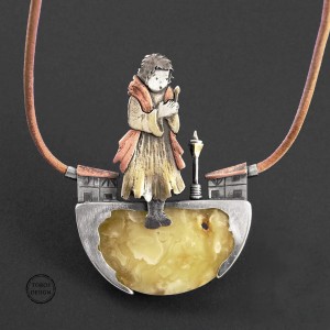 Dziewczynka z zapałkami - srebrny wisior z bursztynem