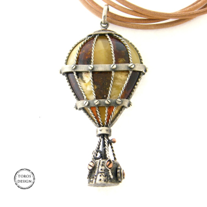 Bujając w obłokach – steampunkowy srebrny wisior