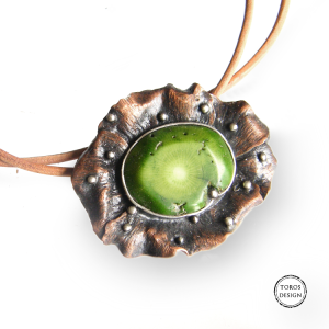 Kwiat - srebrno-miedziany naszyjnik z koralem  