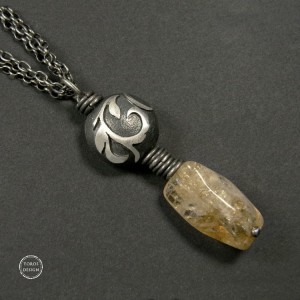 Naszyjnik z cytrynem i granatami